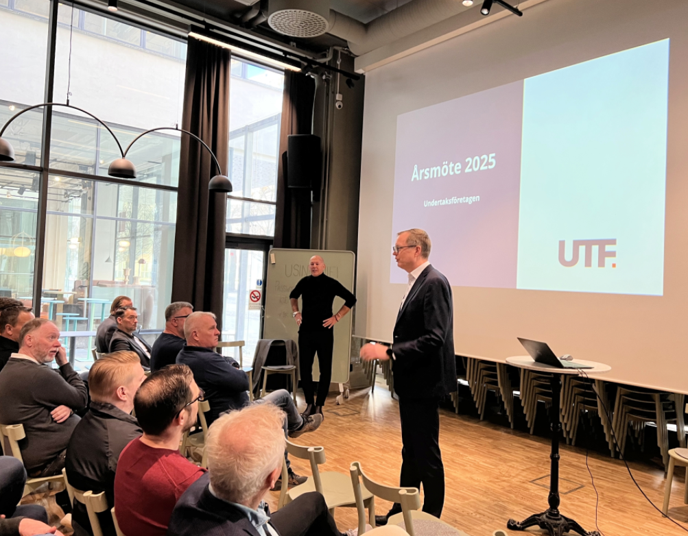 Verksamhetsansvarige och föreningens ordförande hälsar deltagarna vällkomna till årsmötet 2025. 